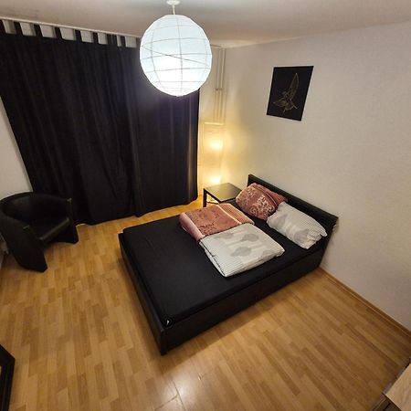 Schoene 3 Schlafzimmer Wohnung Mit 4 Dopplbetten Berlin Exterior photo