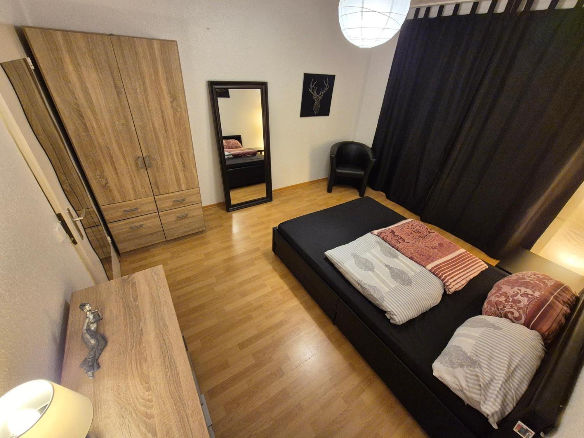 Schoene 3 Schlafzimmer Wohnung Mit 4 Dopplbetten Berlin Exterior photo