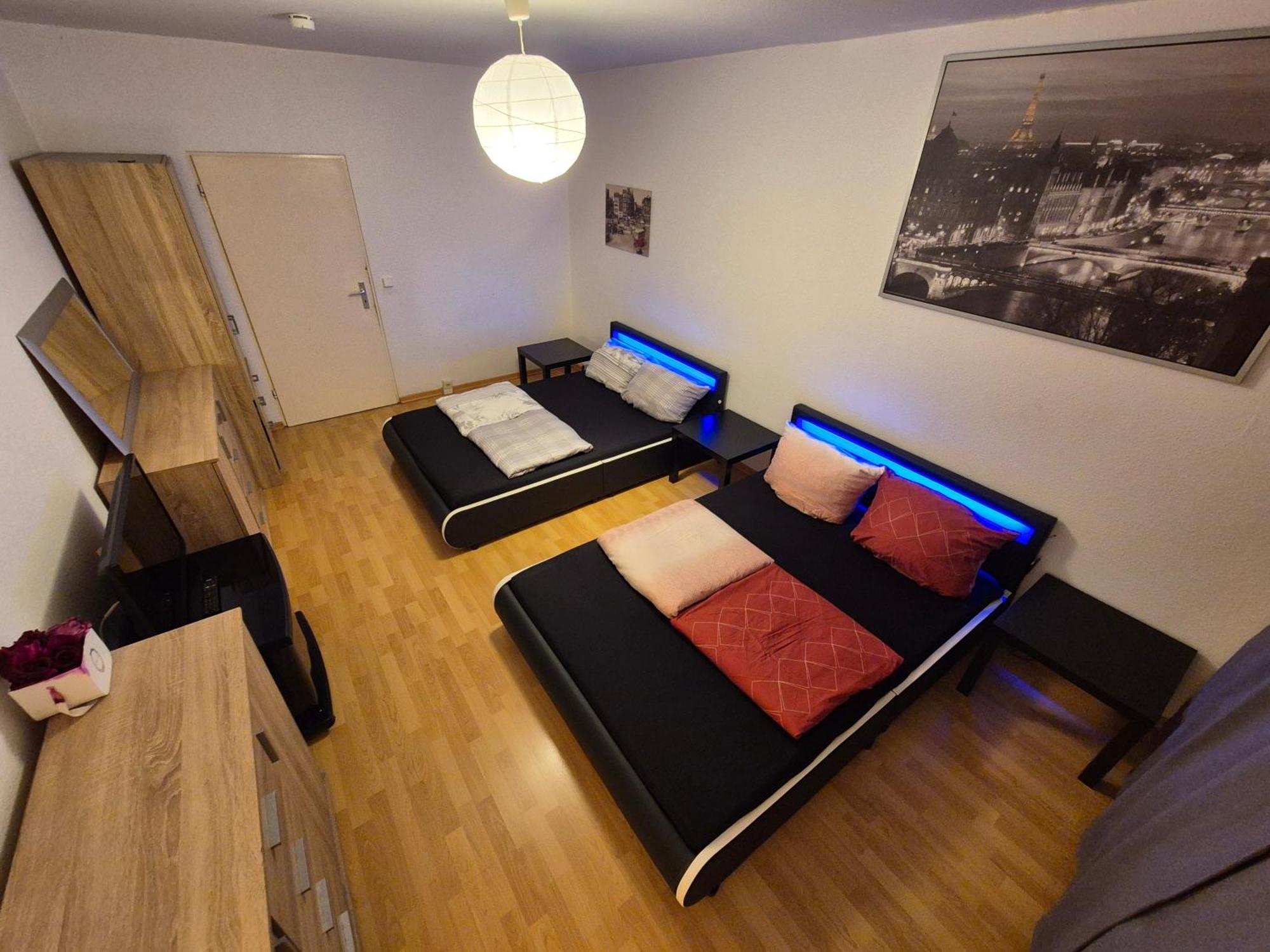 Schoene 3 Schlafzimmer Wohnung Mit 4 Dopplbetten Berlin Exterior photo